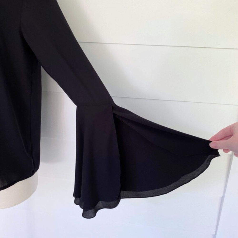 (13) Carmen Marc Valvo V Neck Split Bell Sleeve Blouse Black Medium - Picture 5 of 11
